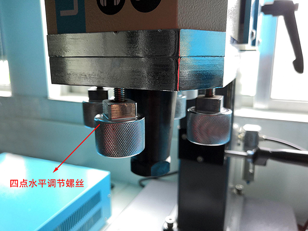 超聲波焊接機細節-四點水平螺絲調節